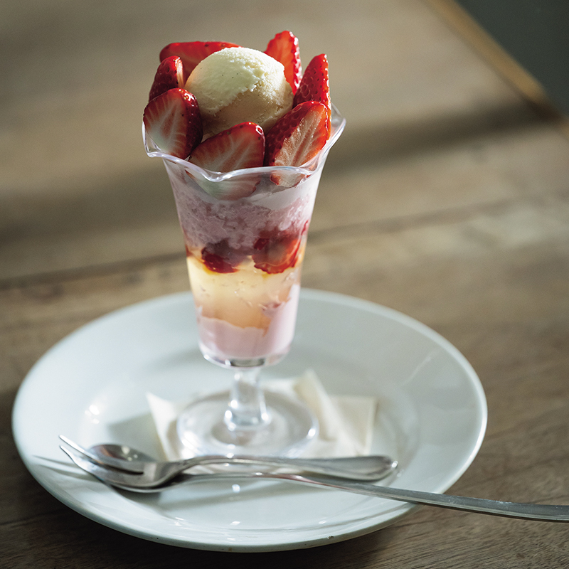 苺のためのパフェ