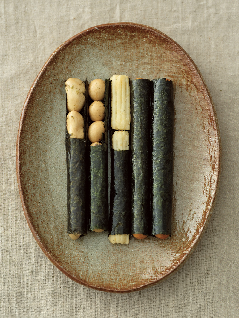 Savor the bounty of the Ariake Sea through Kumamoto’s renowned confectionery, “Fugamaki.”