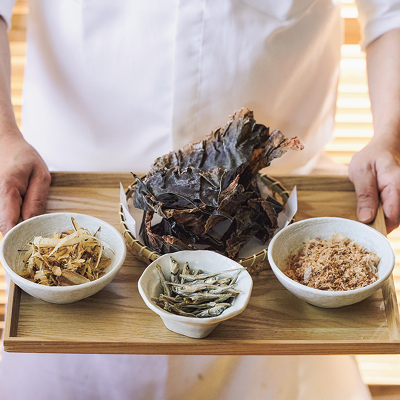 The four types of ingredients carefully selected by Mr. Ishibashi for the dashi broth