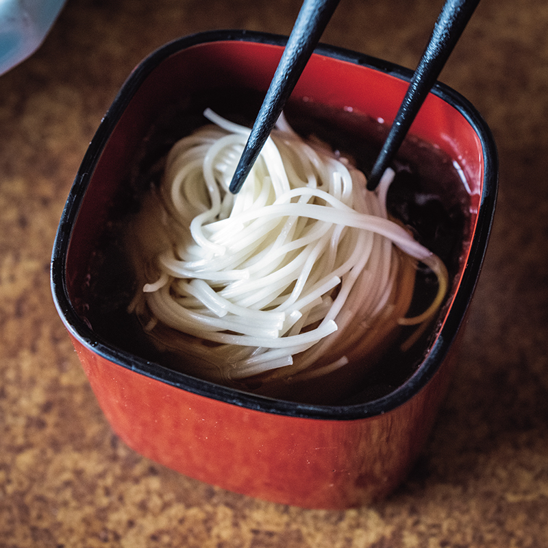 出汁は臭みが出ないよう、温かめに。