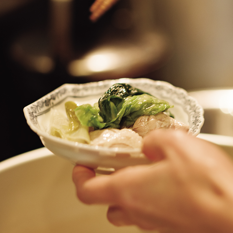 日替わり小鉢の「鶏もも肉と湯豆腐の卵黄だれがけ」