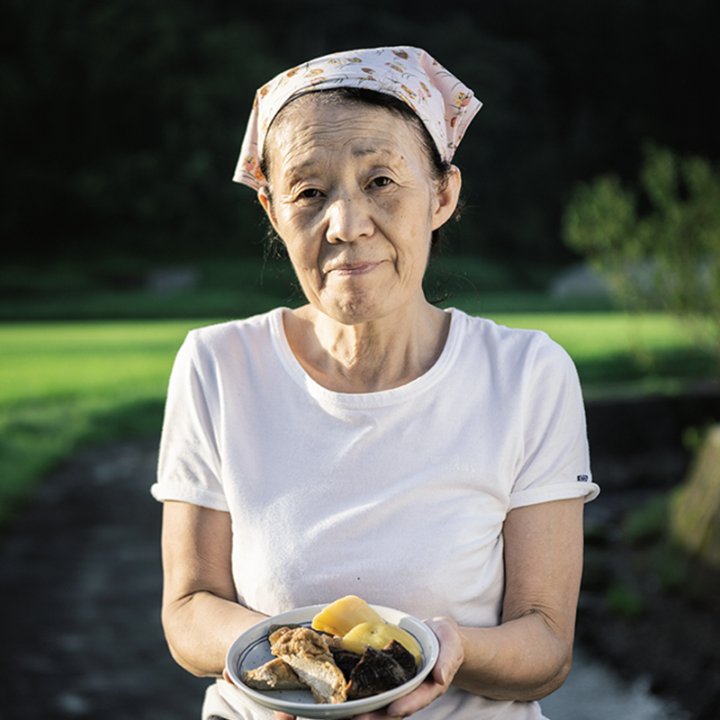 從凌晨2點到6點左右，英子女士手腳完全沒停過。
