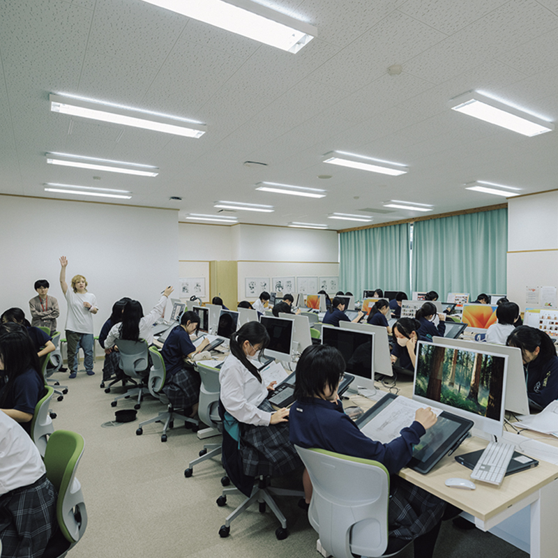 プロのマンガ家も使用する本格的な機材が導入されています。