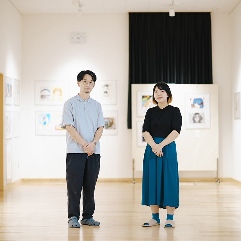 (左)緒方泰志さん。(右)直江真衣さん。